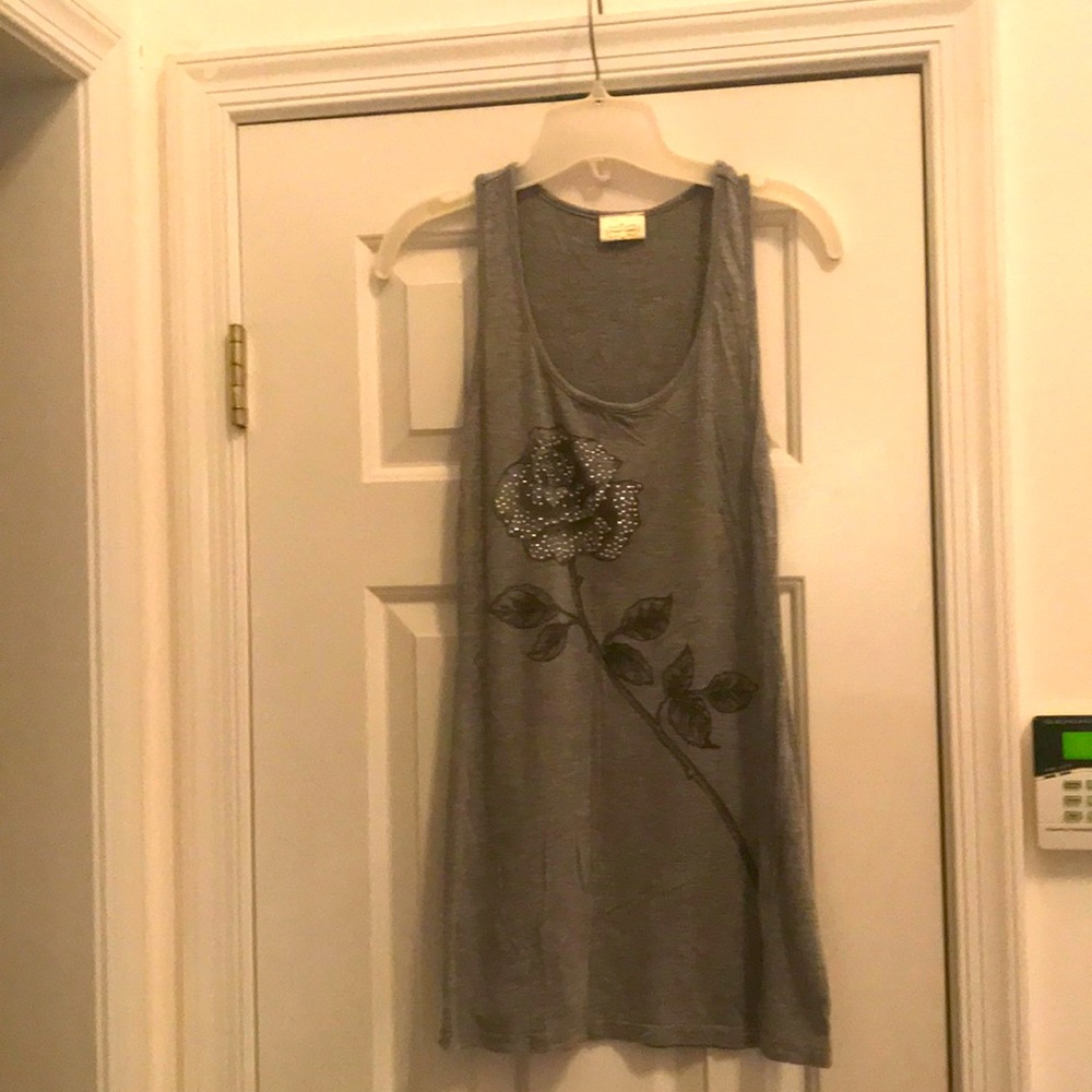 Women’s gray top